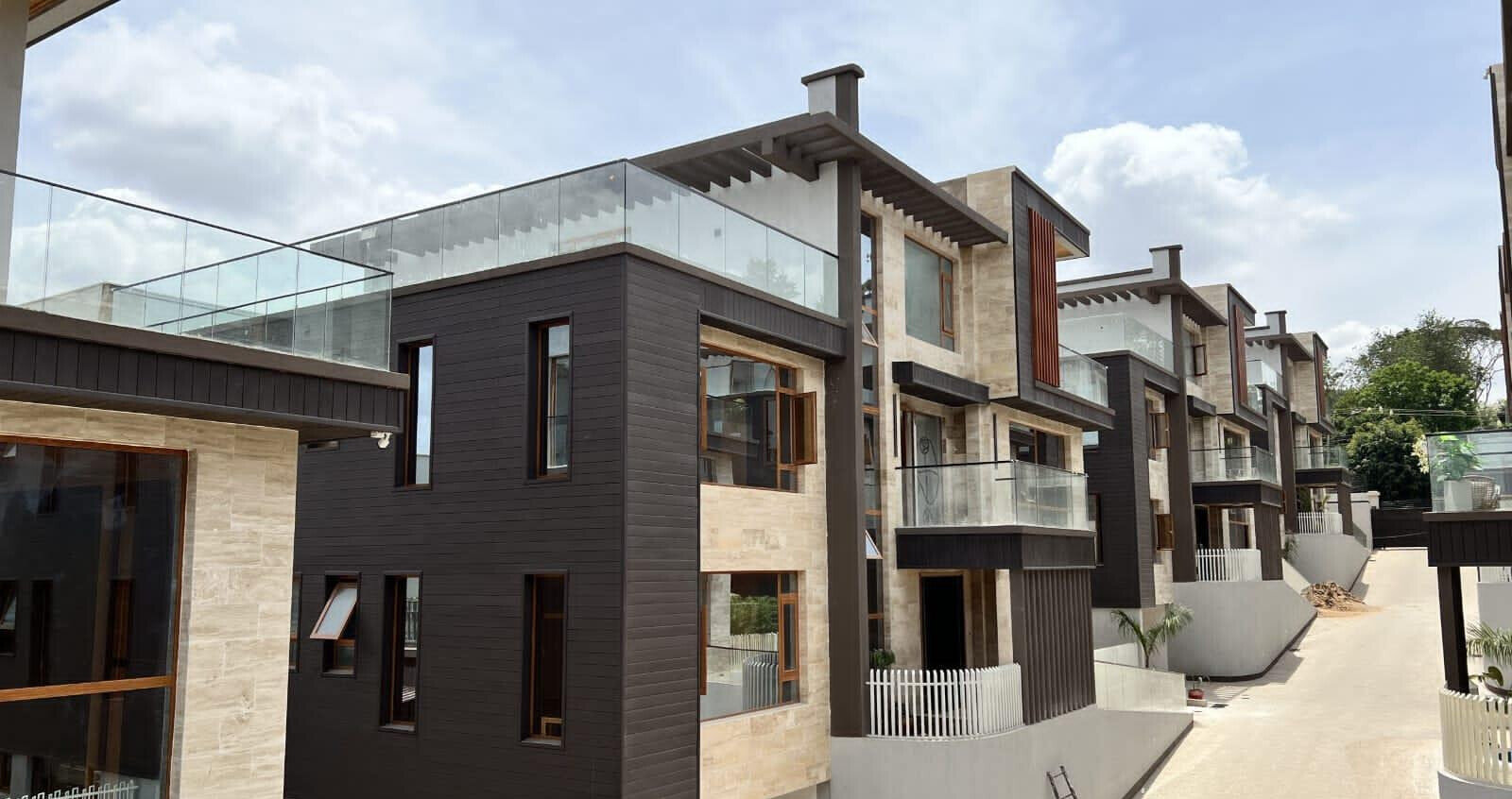6-Ensuite Villa with Sauna & Meeting Room - Lavington