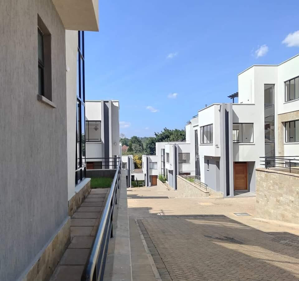 5-Ensuite Townhouse with Walk-In Closet & Private Balcony - Lavington