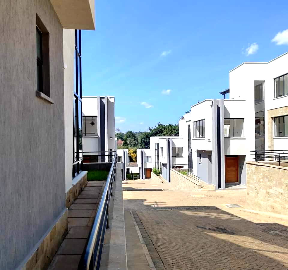5-Ensuite Townhouse with Walk-In Closet & Private Balcony - Lavington