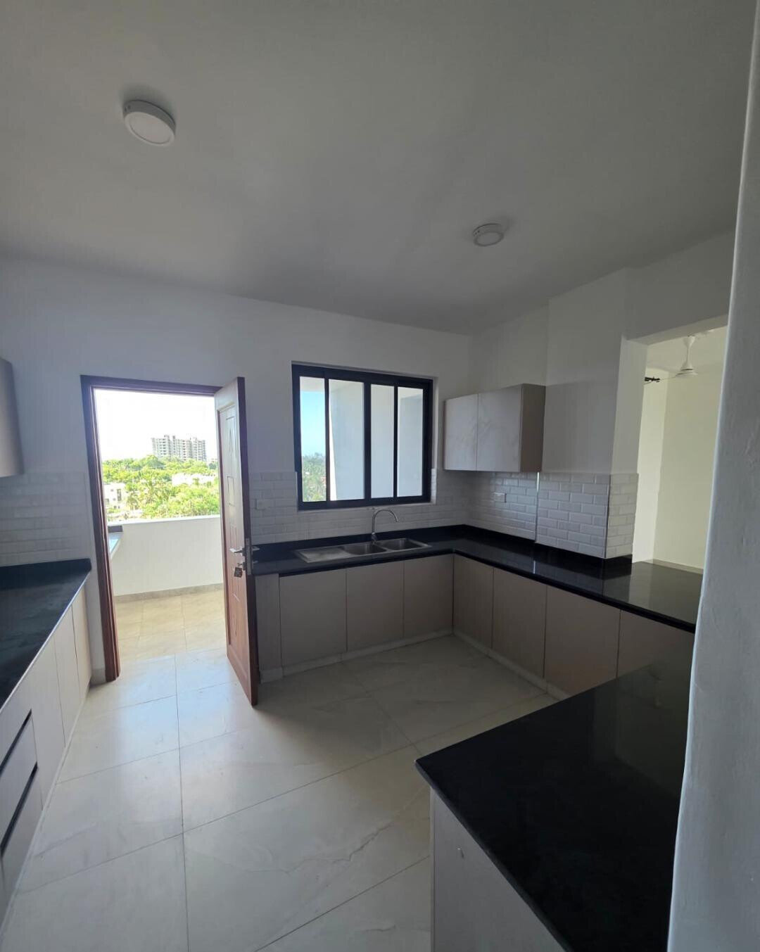 3BR with DSQ, Balcony in Every Room & Pool - Nyali, Mombasa