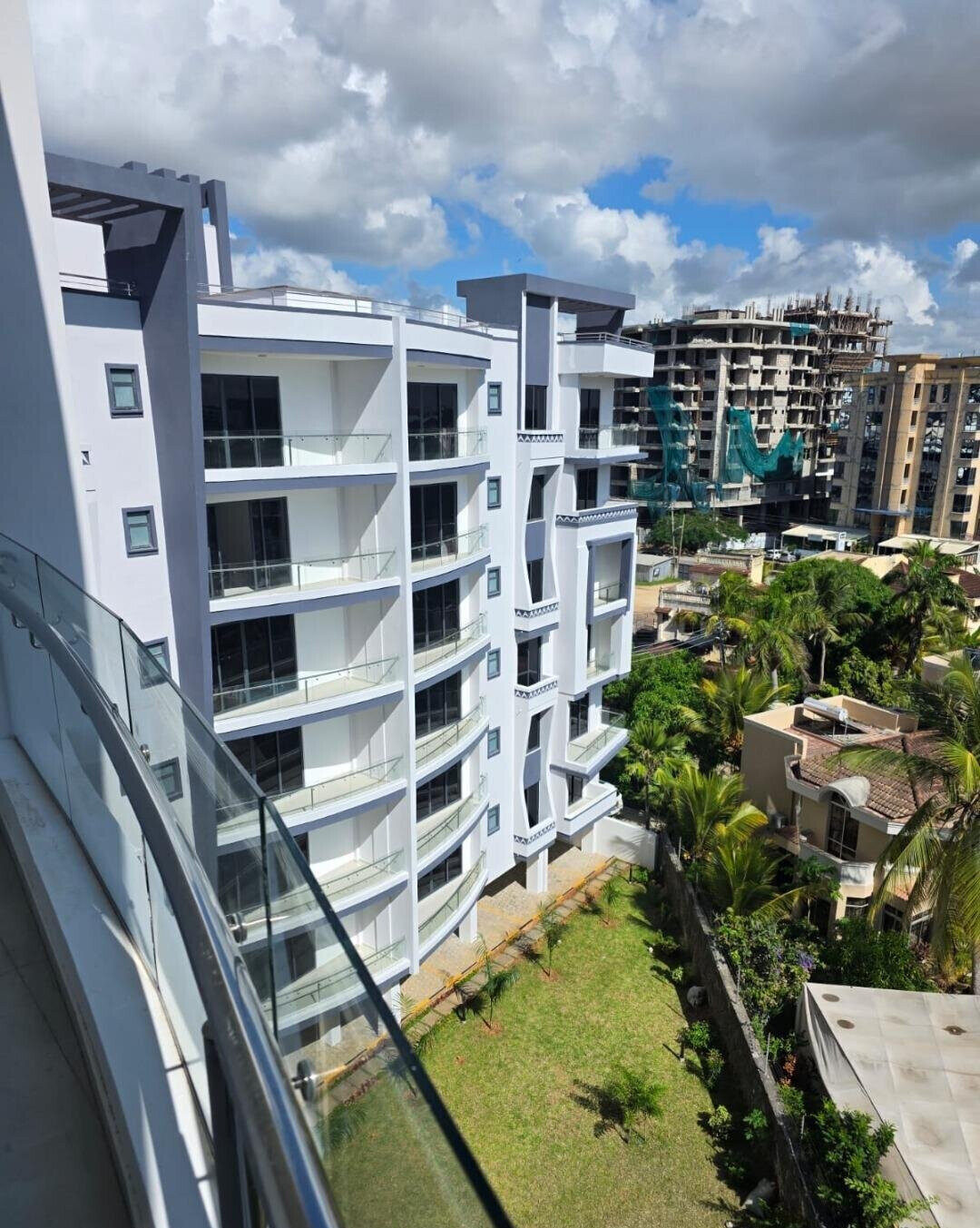 3BR with DSQ, Balcony in Every Room & Pool - Nyali, Mombasa