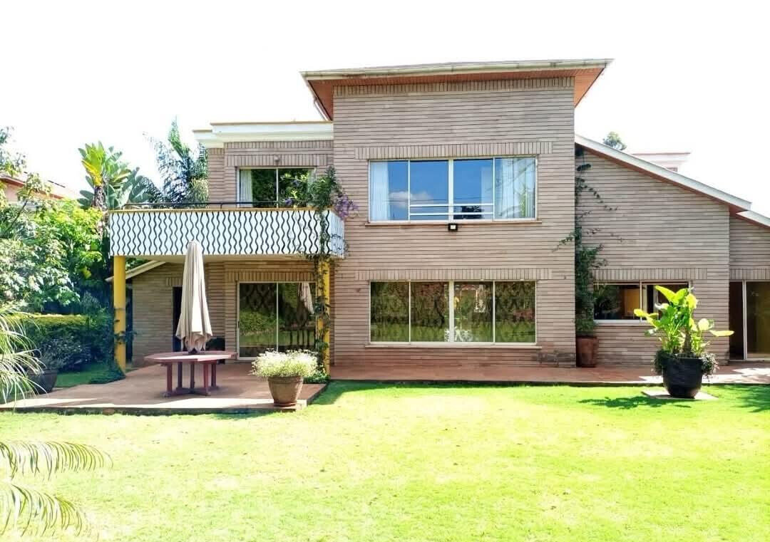 4BR Townhouse with Private Pool & Clubhouse Access - Kitisuru