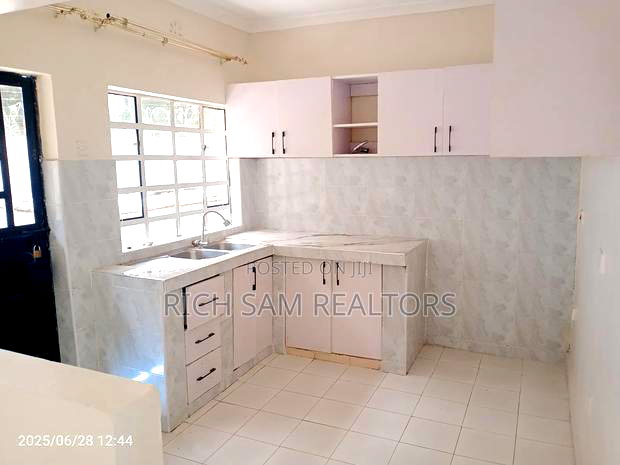 3bdrm House in Ngata Verovian, Nakuru Town West for sale