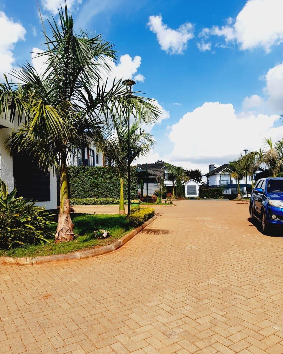 4BR All-Ensuite Townhouse with Gym & Pool - Runda