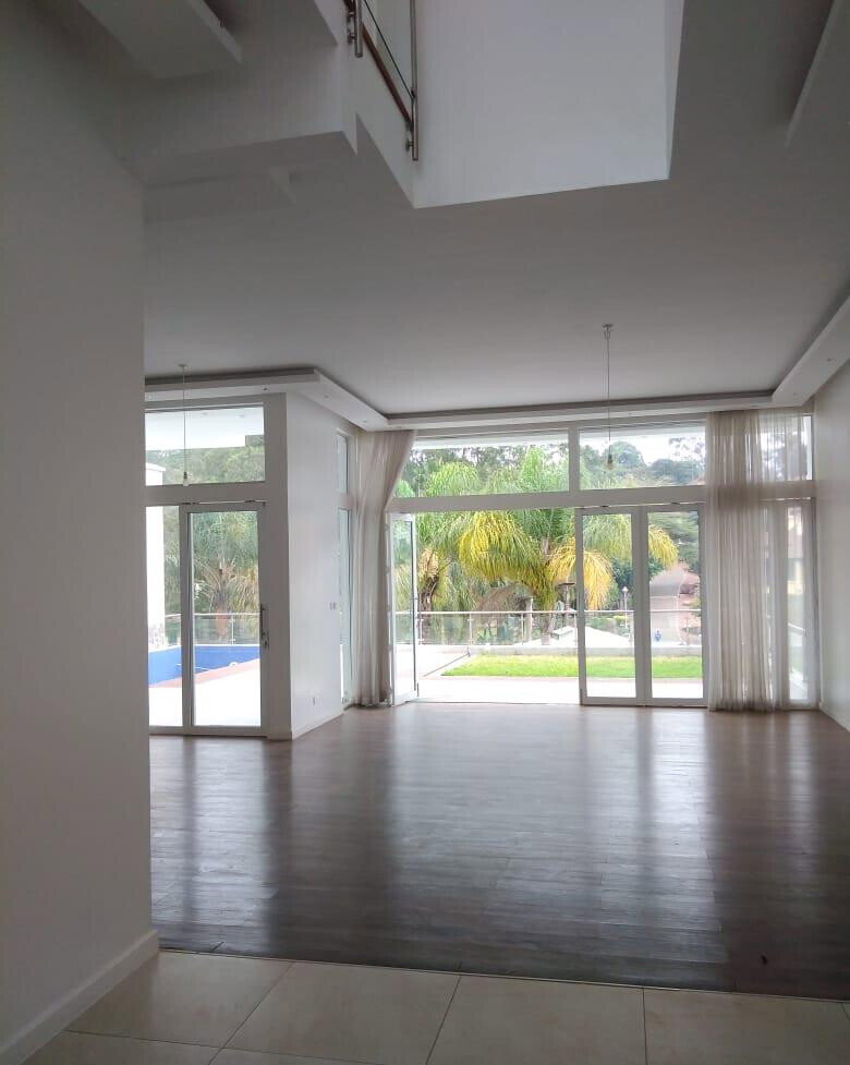 Newly Built 5BR All-Ensuite Townhouse with Pool – Kyuna