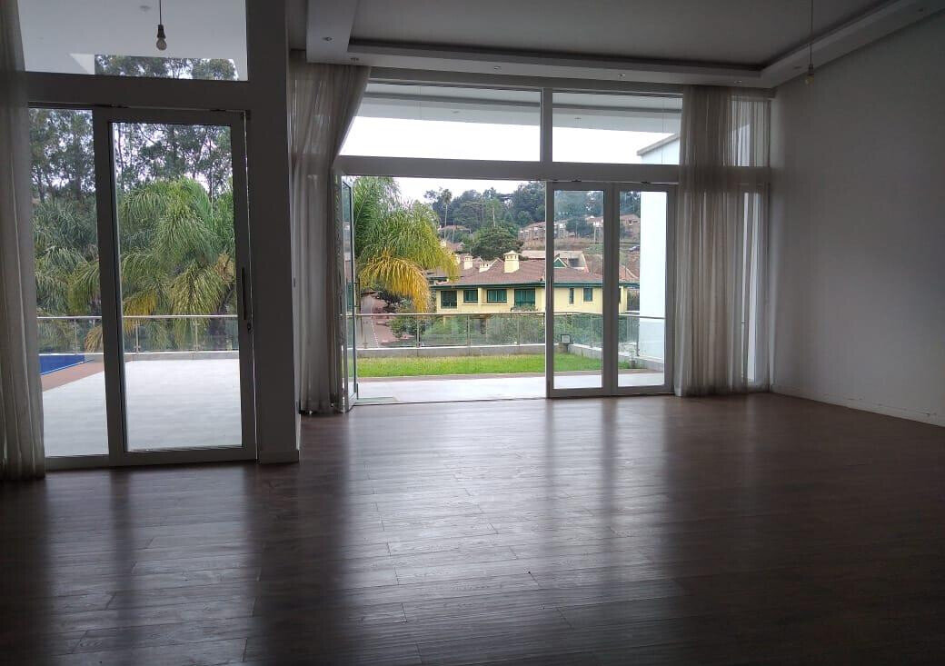 Newly Built 5BR All-Ensuite Townhouse with Pool – Kyuna