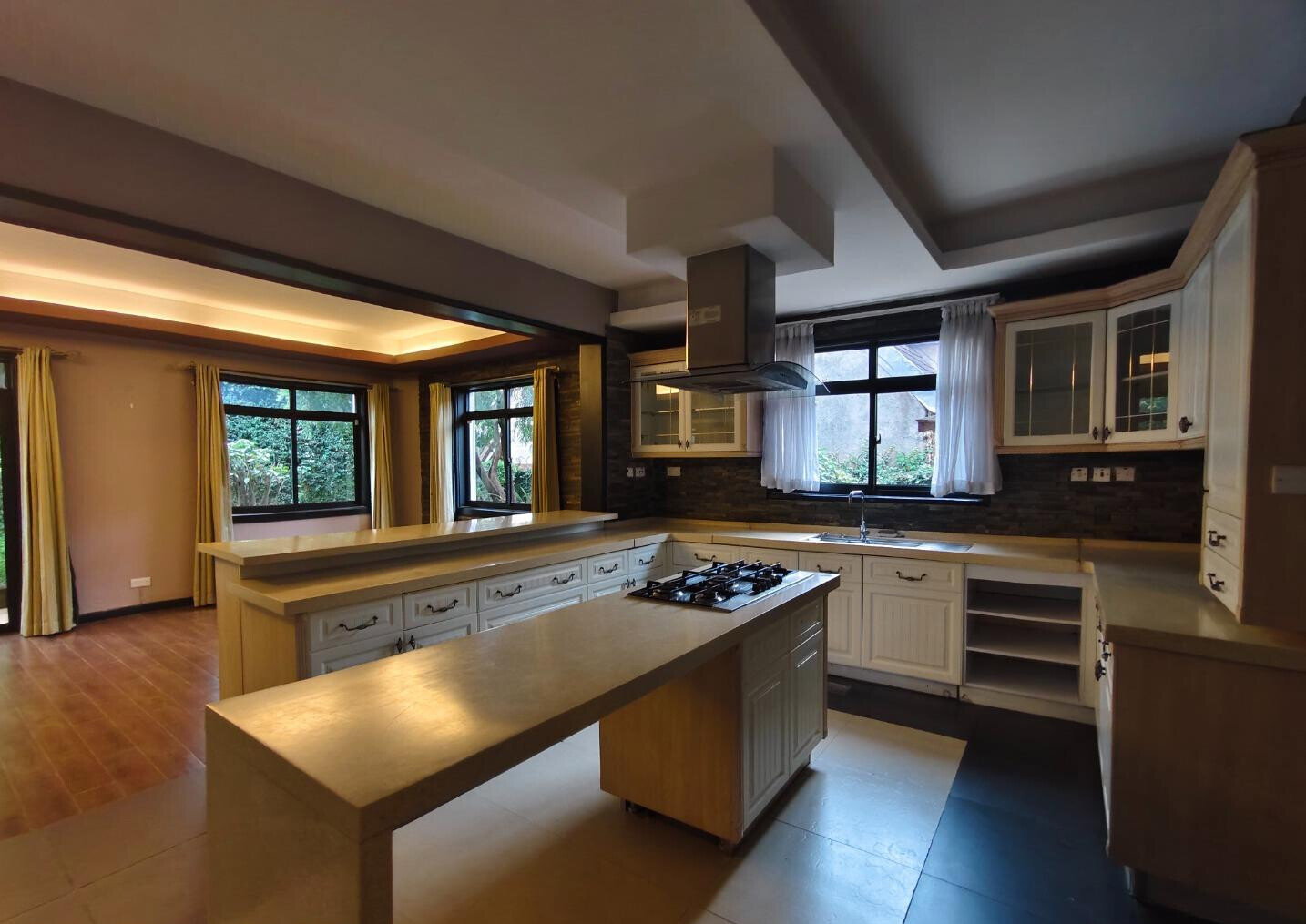 High-Timber Ceilings & Private Garden Townhouse - Lavington