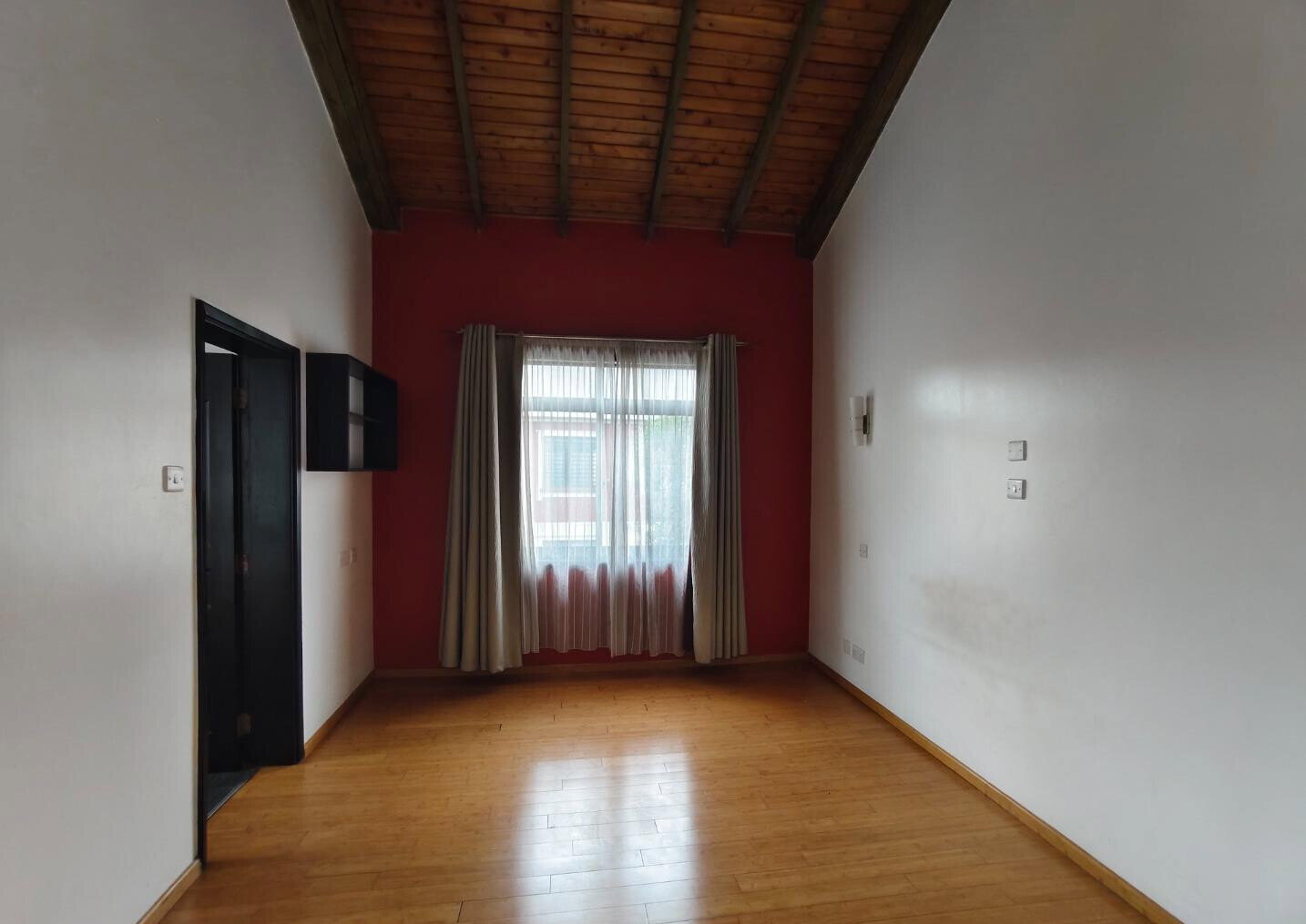 High-Timber Ceilings & Private Garden Townhouse - Lavington