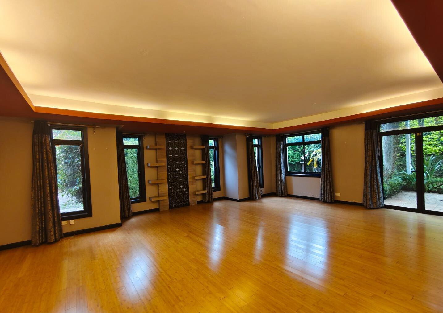 High-Timber Ceilings & Private Garden Townhouse - Lavington