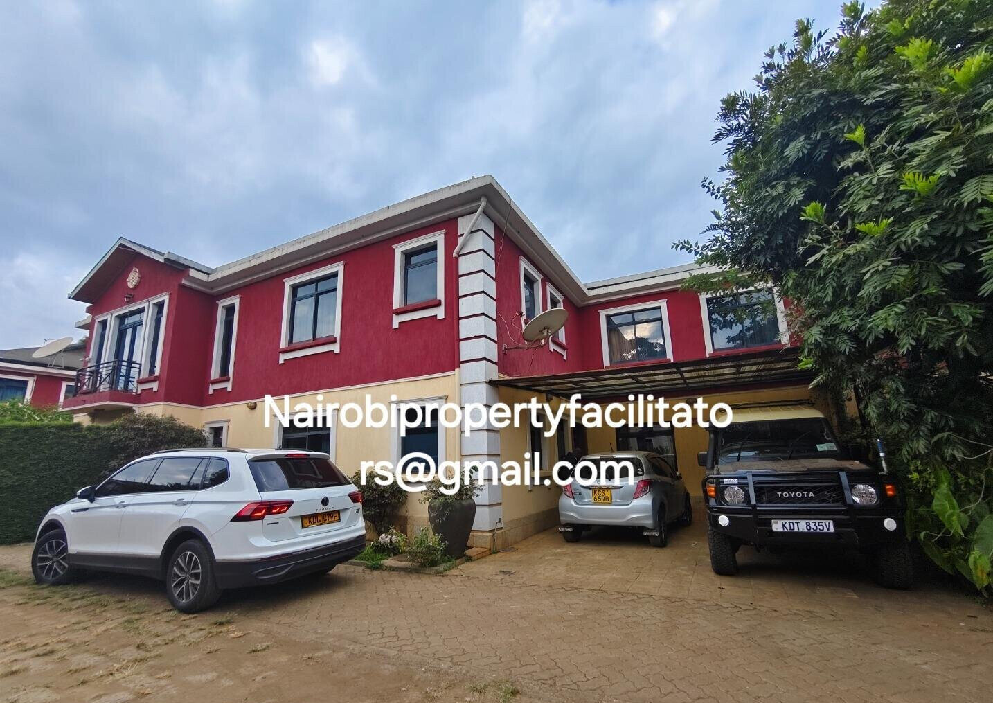 High-Timber Ceilings & Private Garden Townhouse - Lavington