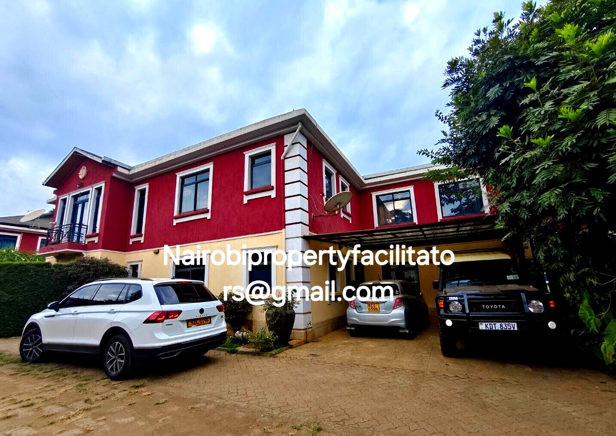 High-Timber Ceilings & Private Garden Townhouse - Lavington