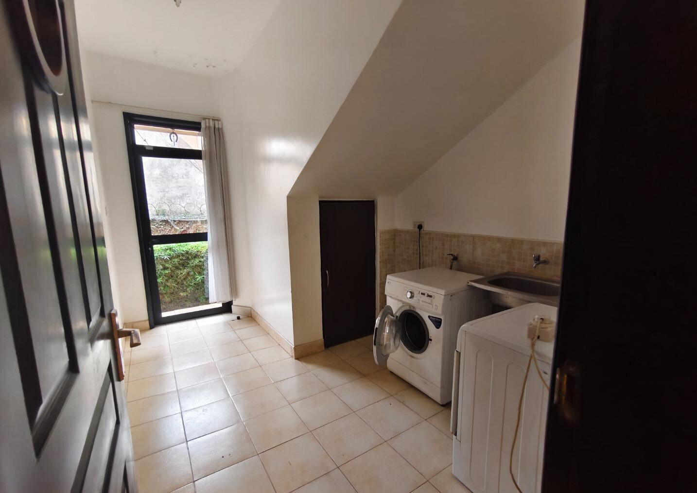 High-Timber Ceilings & Private Garden Townhouse - Lavington