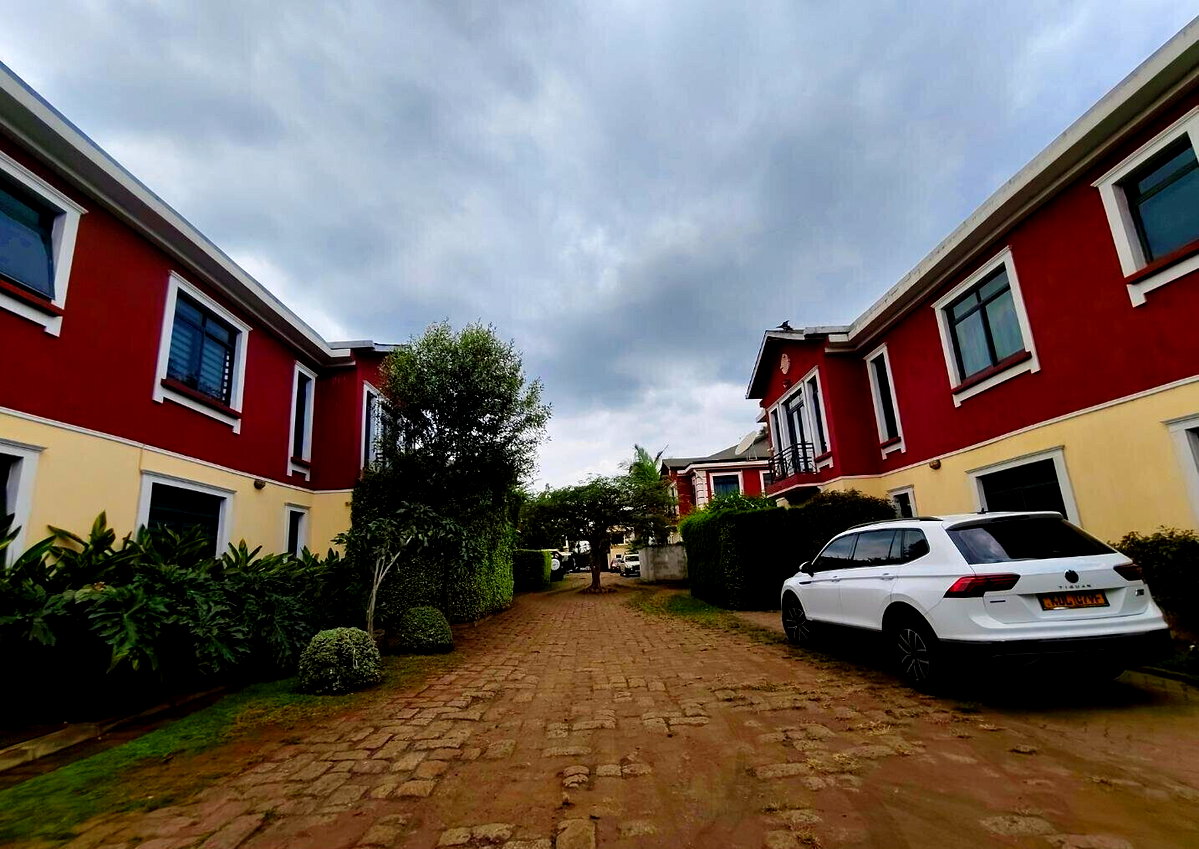 High-Timber Ceilings & Private Garden Townhouse - Lavington