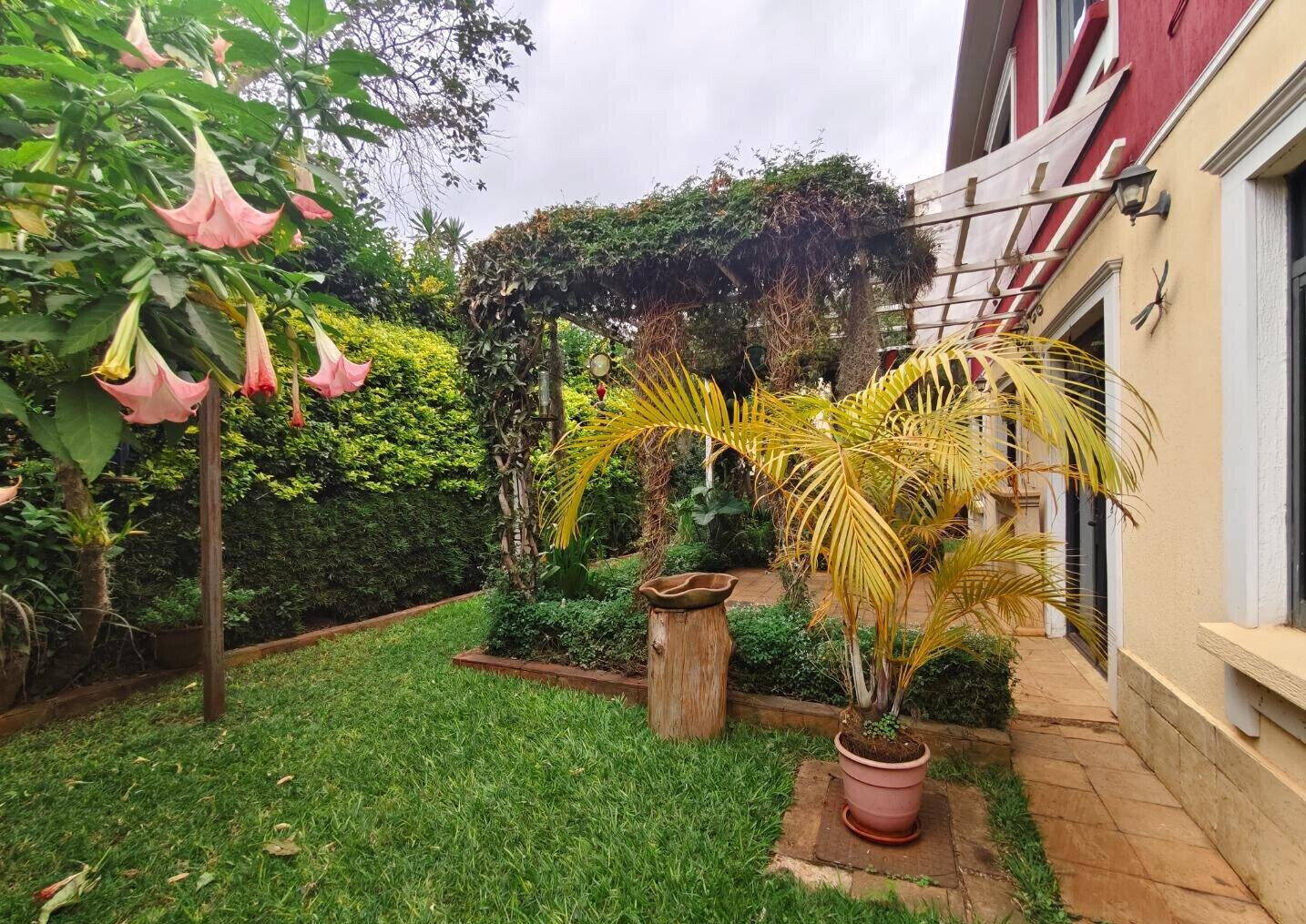 High-Timber Ceilings & Private Garden Townhouse - Lavington