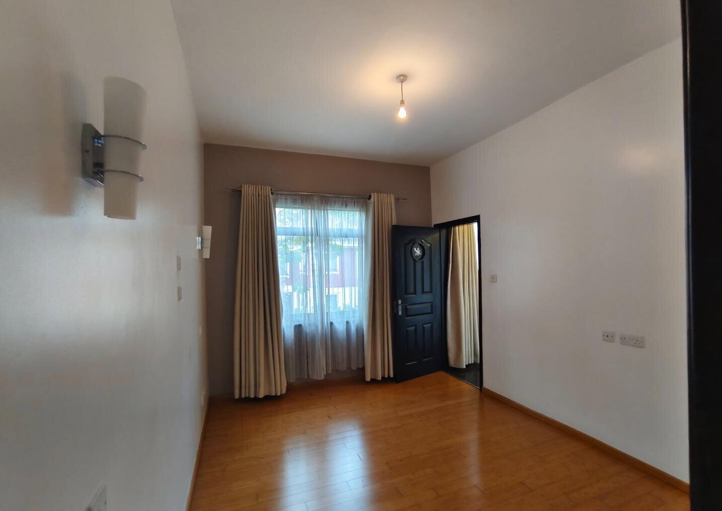 High-Timber Ceilings & Private Garden Townhouse - Lavington