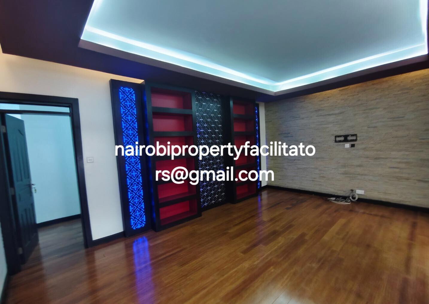 High-Timber Ceilings & Private Garden Townhouse - Lavington