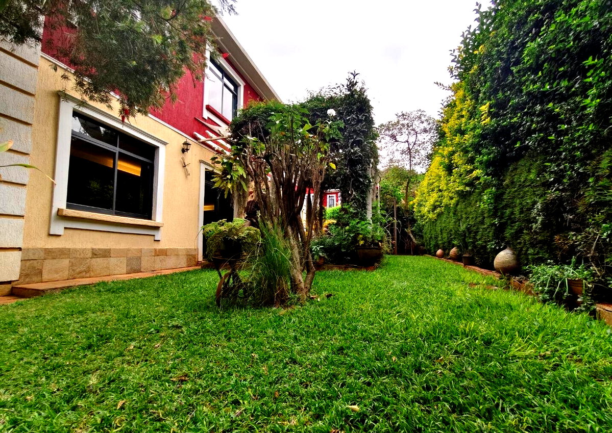 High-Timber Ceilings & Private Garden Townhouse - Lavington