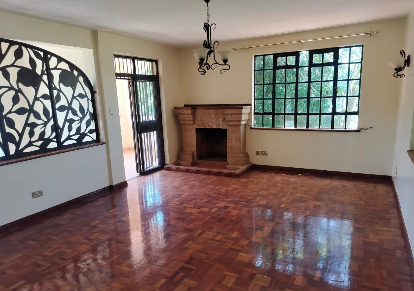 Sunken Lounge & Pool on Half-Acre - Kitisuru Townhouse