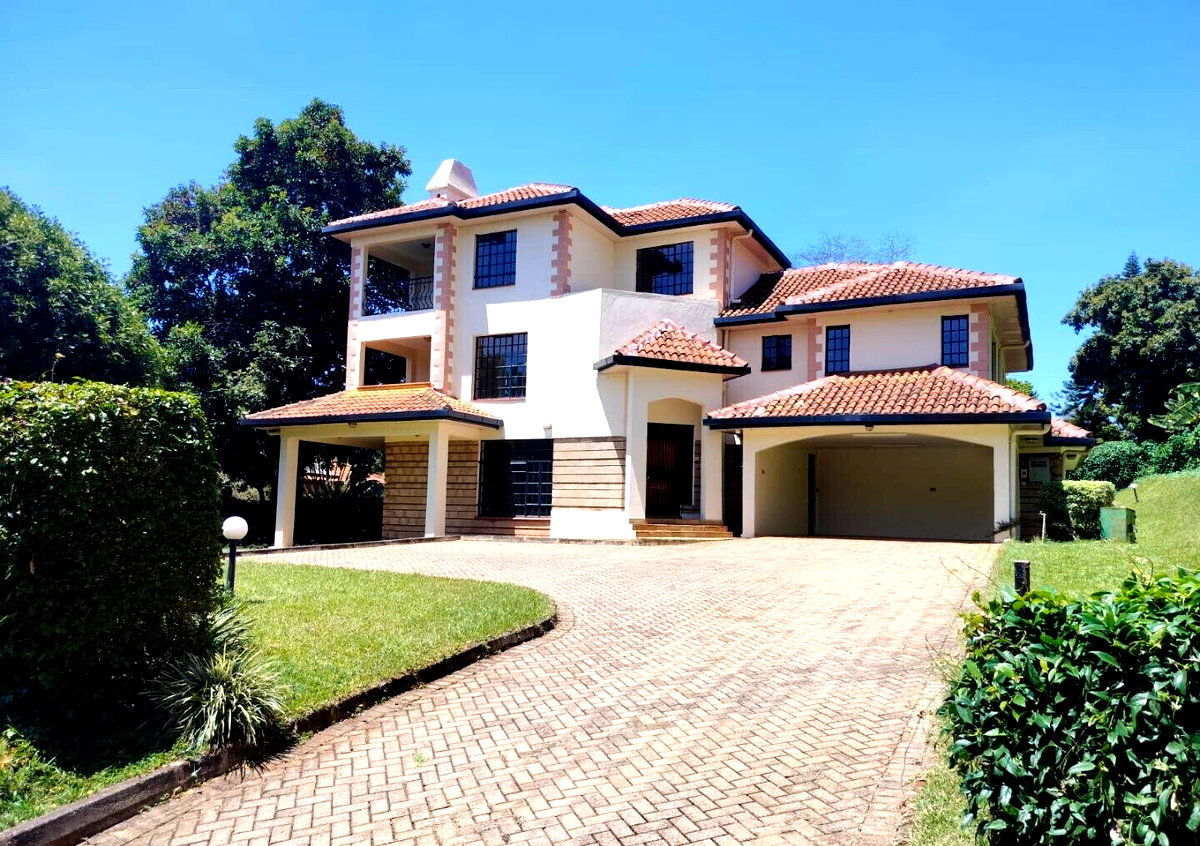 Sunken Lounge & Pool on Half-Acre - Kitisuru Townhouse