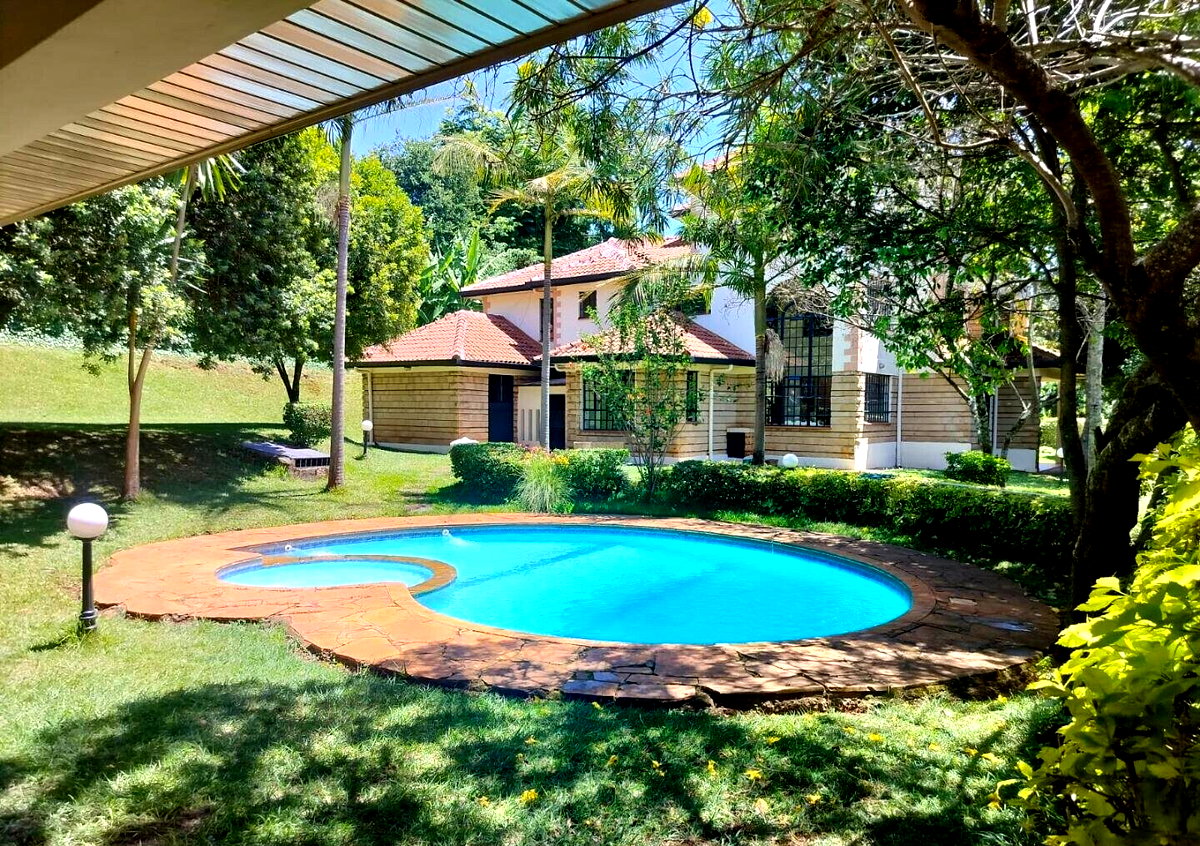 Sunken Lounge & Pool on Half-Acre - Kitisuru Townhouse