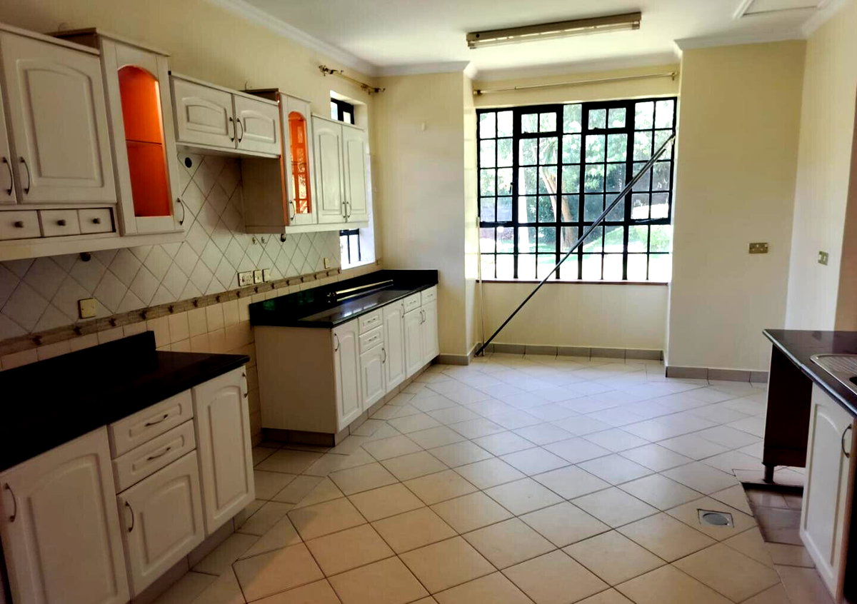 Sunken Lounge & Pool on Half-Acre - Kitisuru Townhouse