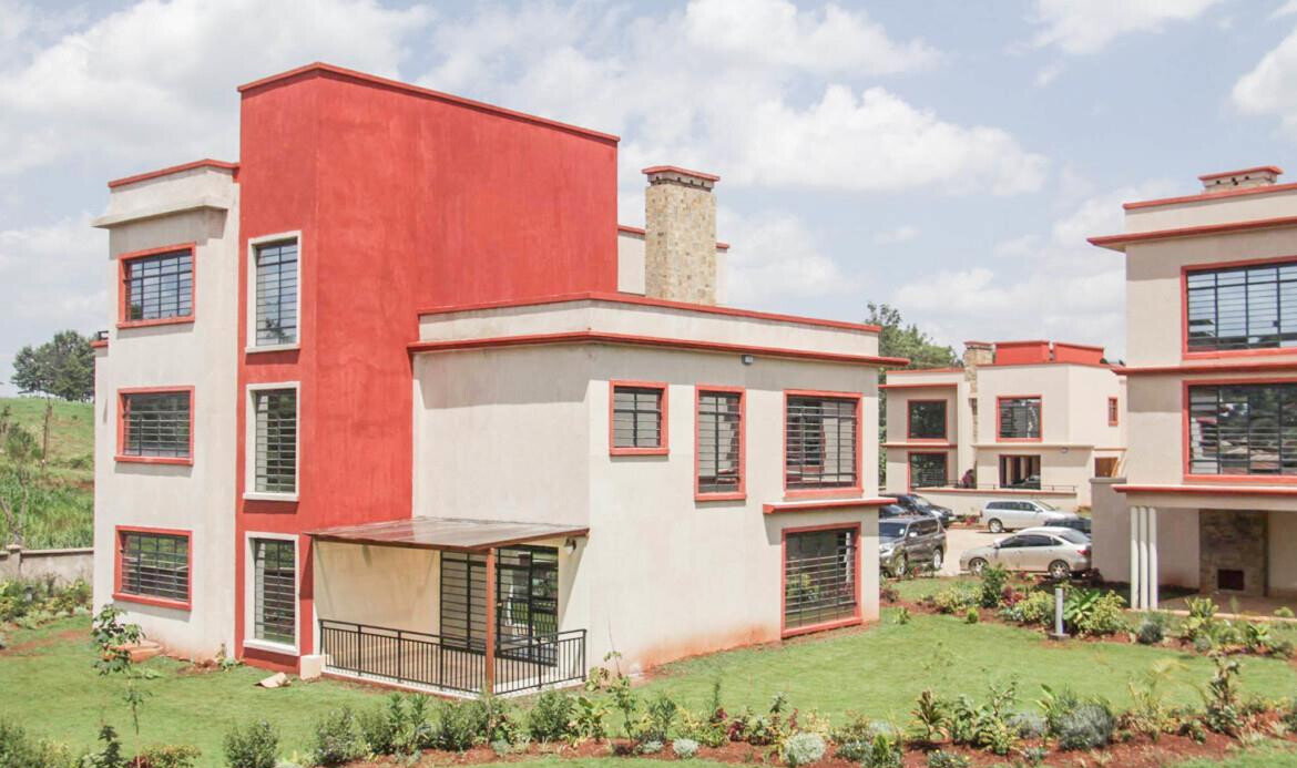 5BR Townhouse with Fireplace & Gazebo - Runda Palms