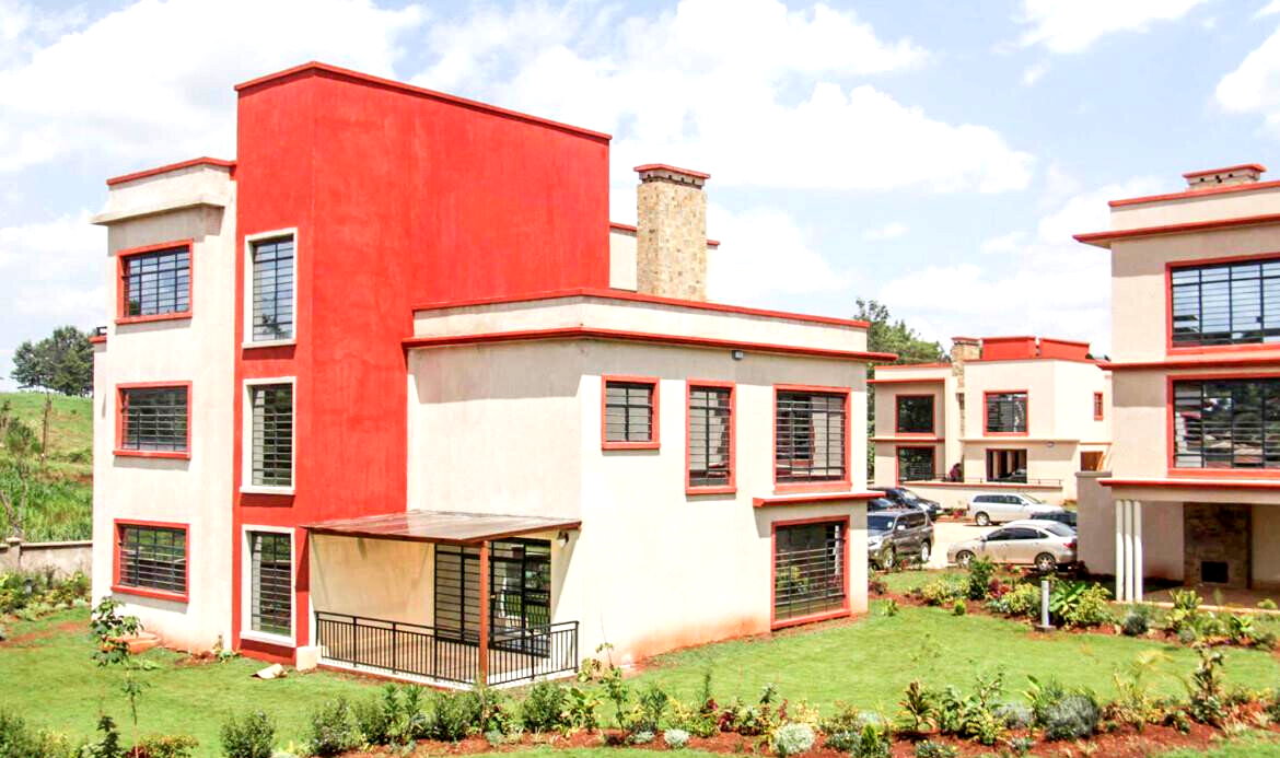 5BR Townhouse with Fireplace & Gazebo - Runda Palms