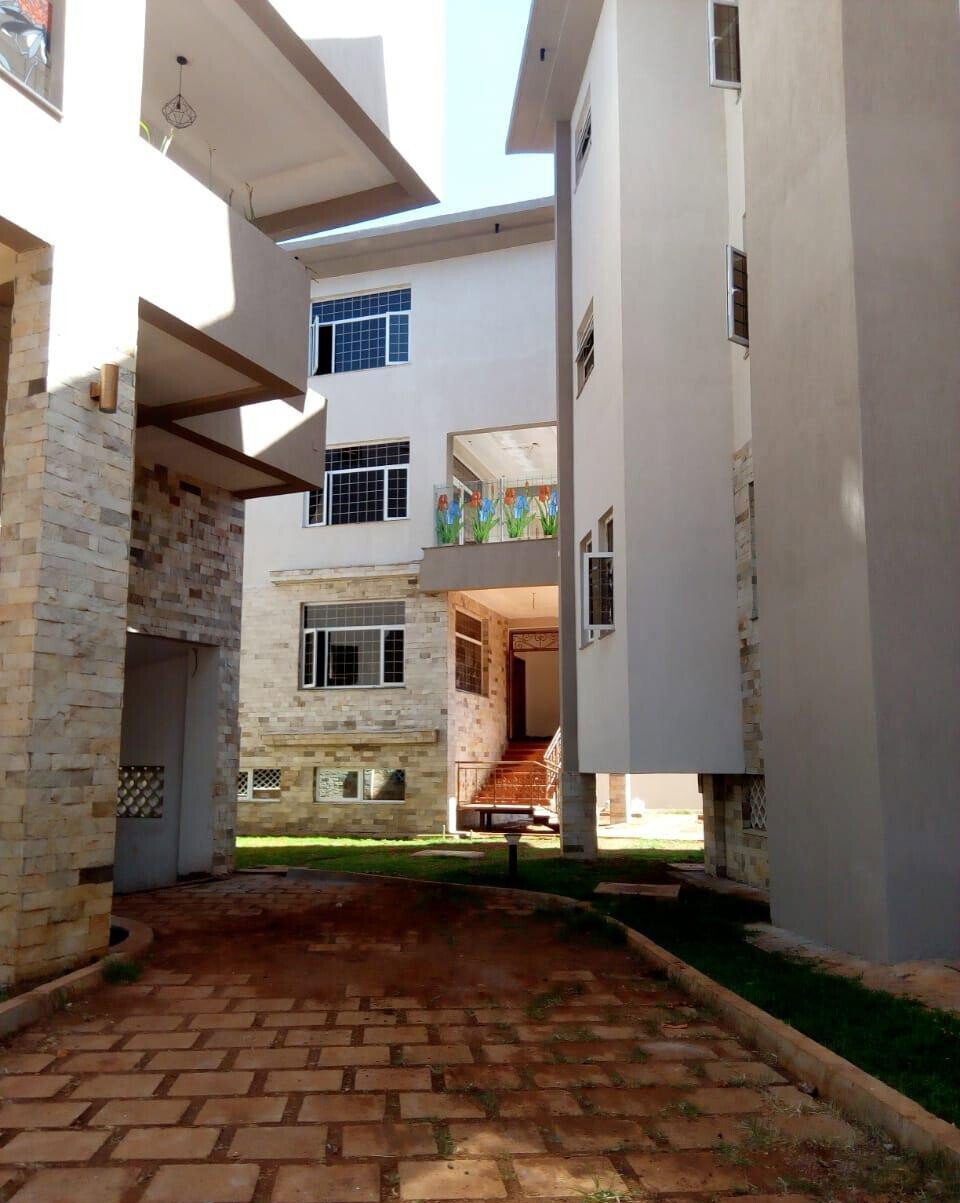4BR Townhouse with Elevator & His-and-Hers Closets - Kyuna