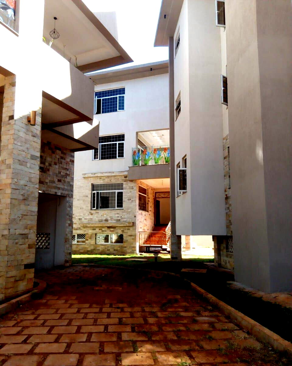 4BR Townhouse with Elevator & His-and-Hers Closets - Kyuna