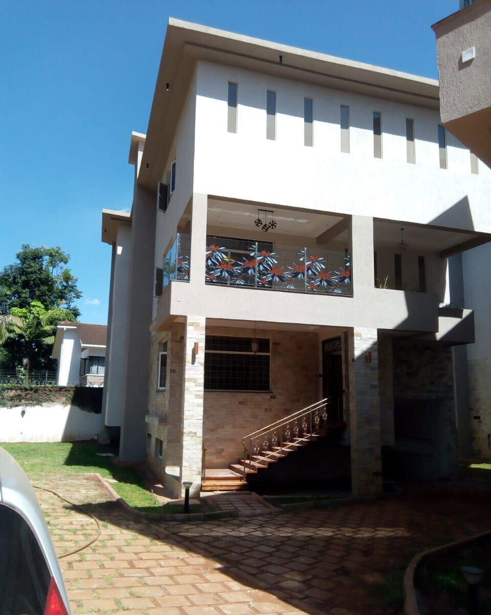 4BR Townhouse with Elevator & His-and-Hers Closets - Kyuna