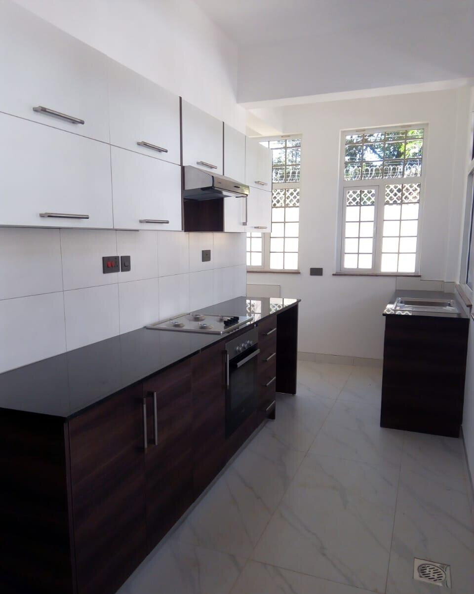 4BR Townhouse with Elevator & His-and-Hers Closets - Kyuna