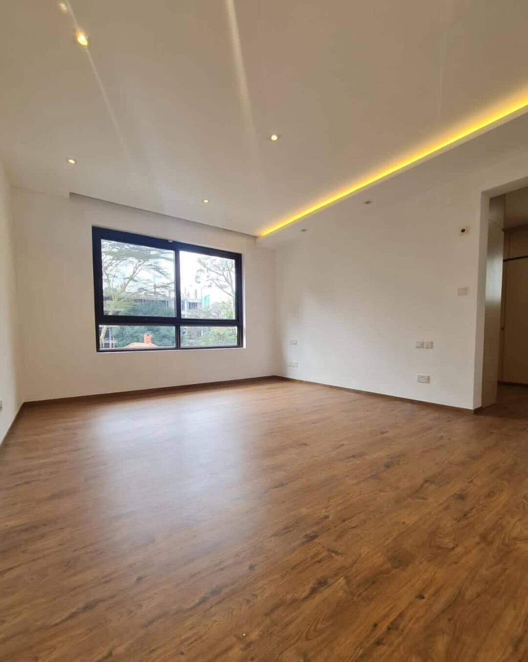 5-Ensuite Townhouse with Indoor-Outdoor Living - Spring Valley
