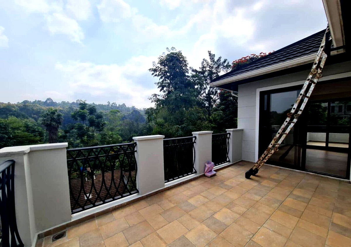 5-Ensuite Townhouse with Indoor-Outdoor Living - Spring Valley