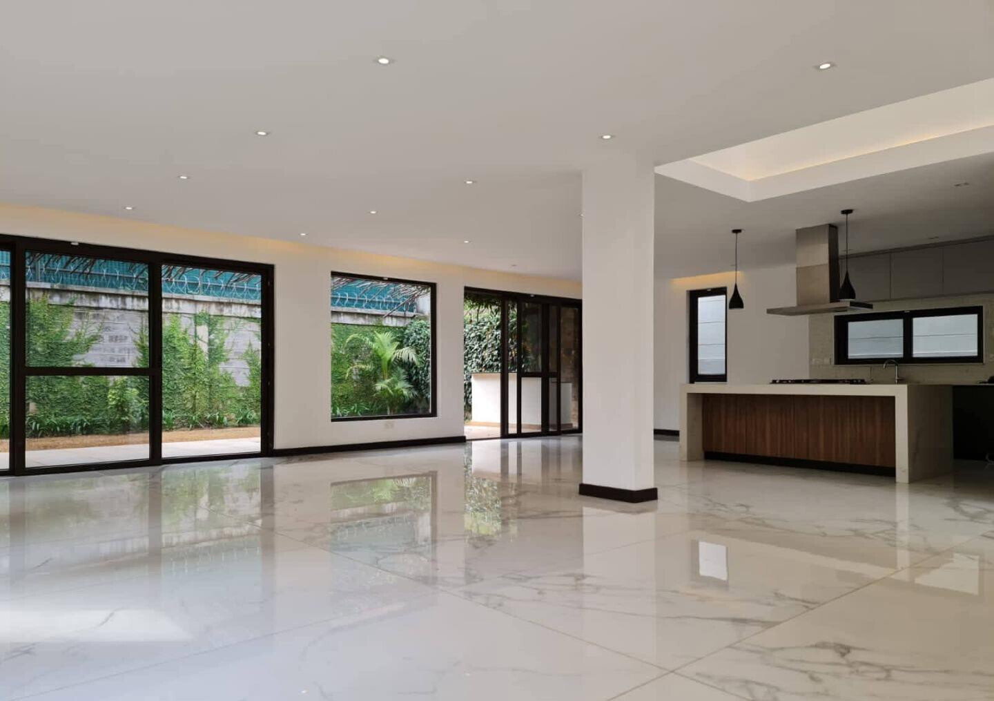 5-Ensuite Townhouse with Indoor-Outdoor Living - Spring Valley