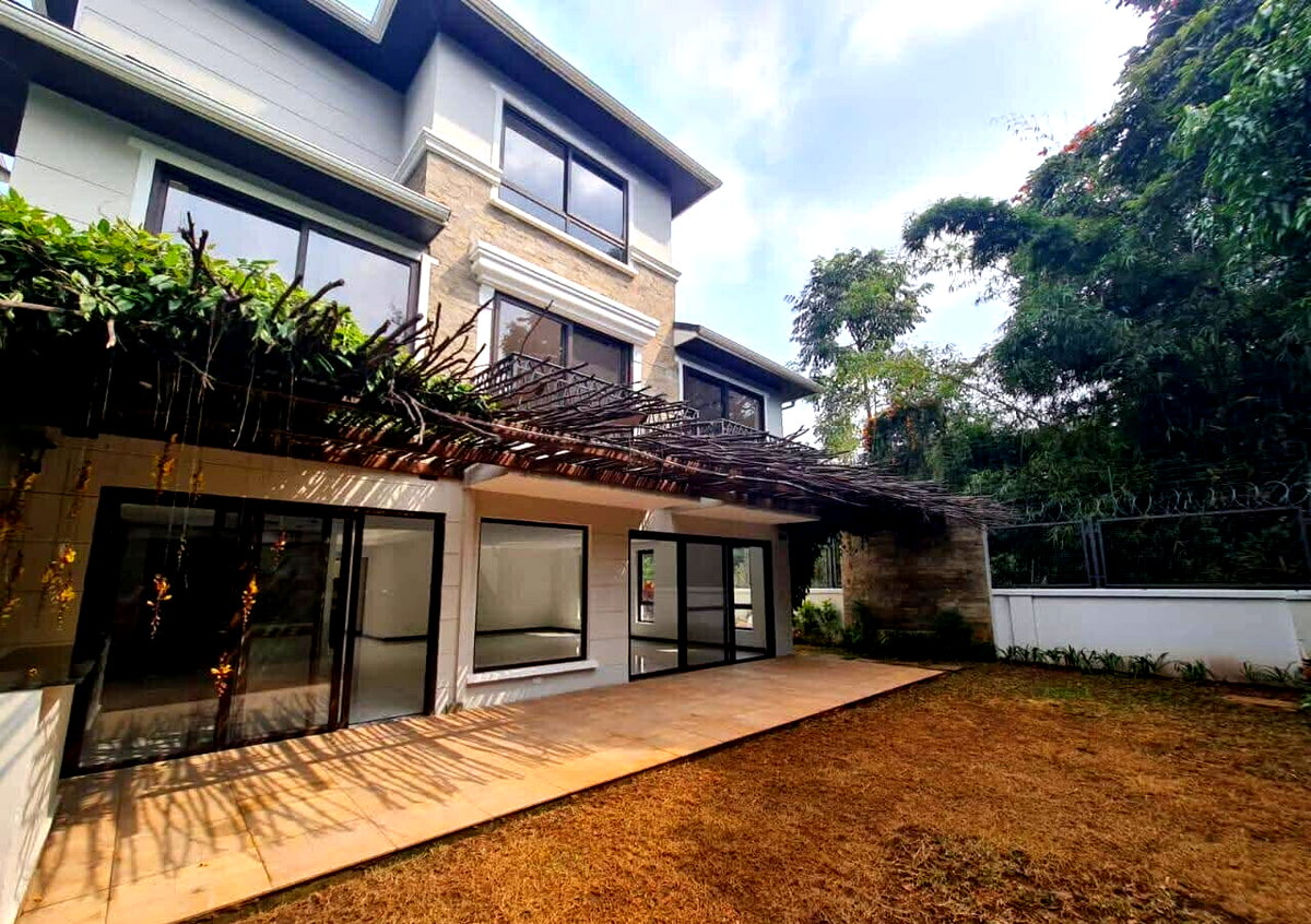 5-Ensuite Townhouse with Indoor-Outdoor Living - Spring Valley