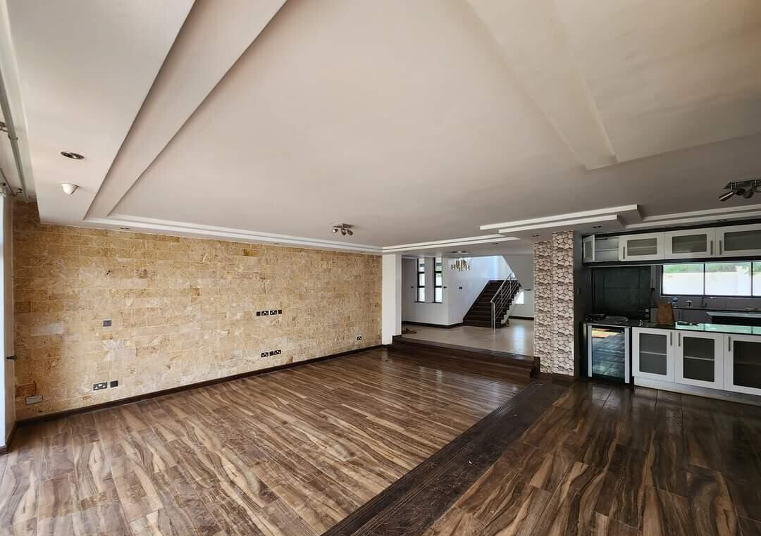 5-Ensuite Townhouse with Shared Pool & Staff Quarters - Lavington