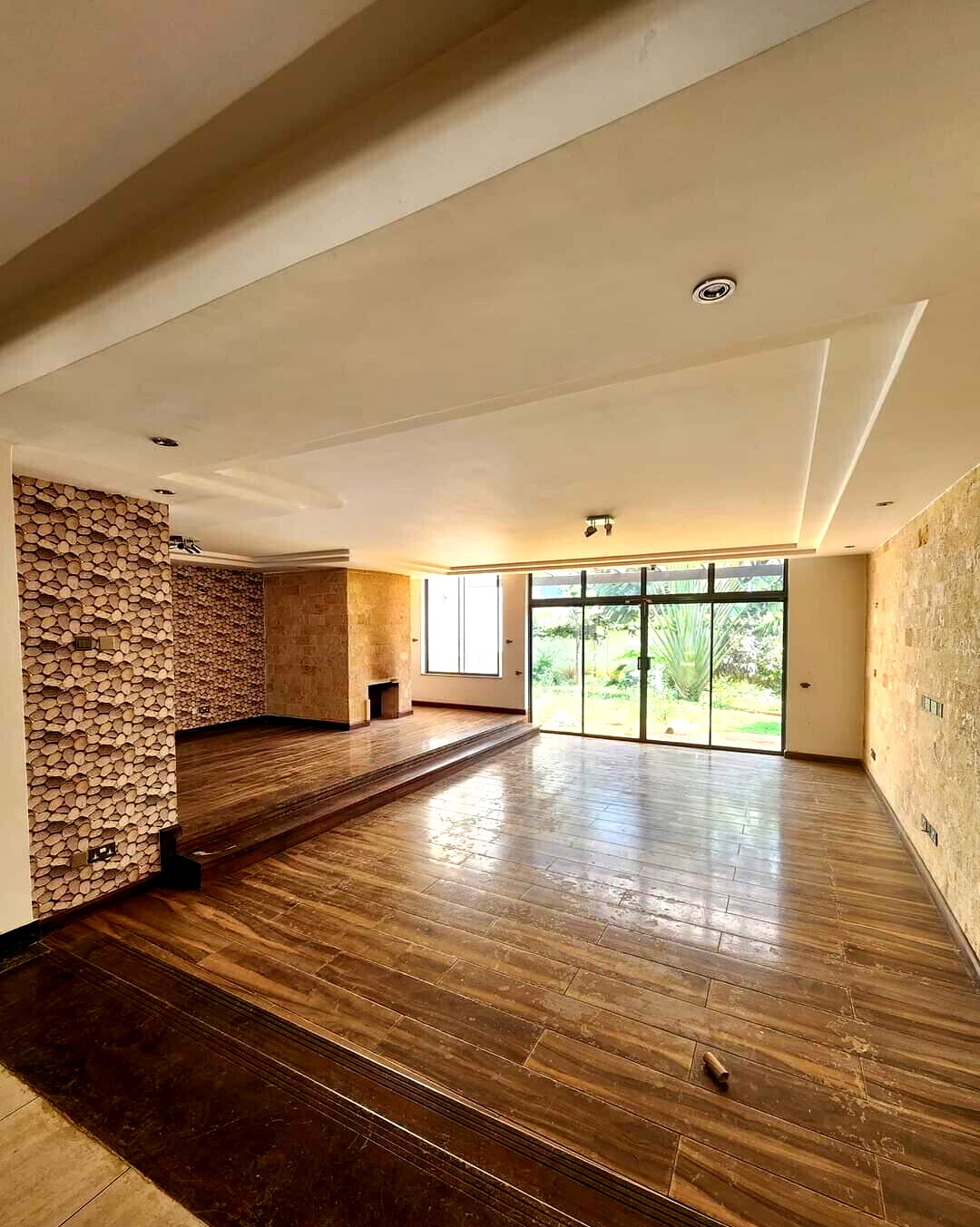 5-Ensuite Townhouse with Shared Pool & Staff Quarters - Lavington
