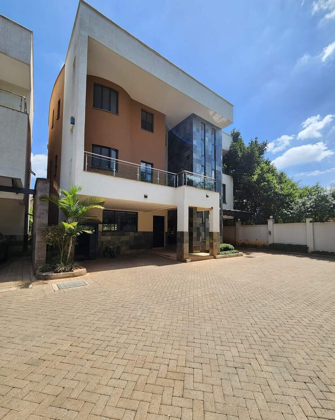 5-Ensuite Townhouse with Shared Pool & Staff Quarters - Lavington