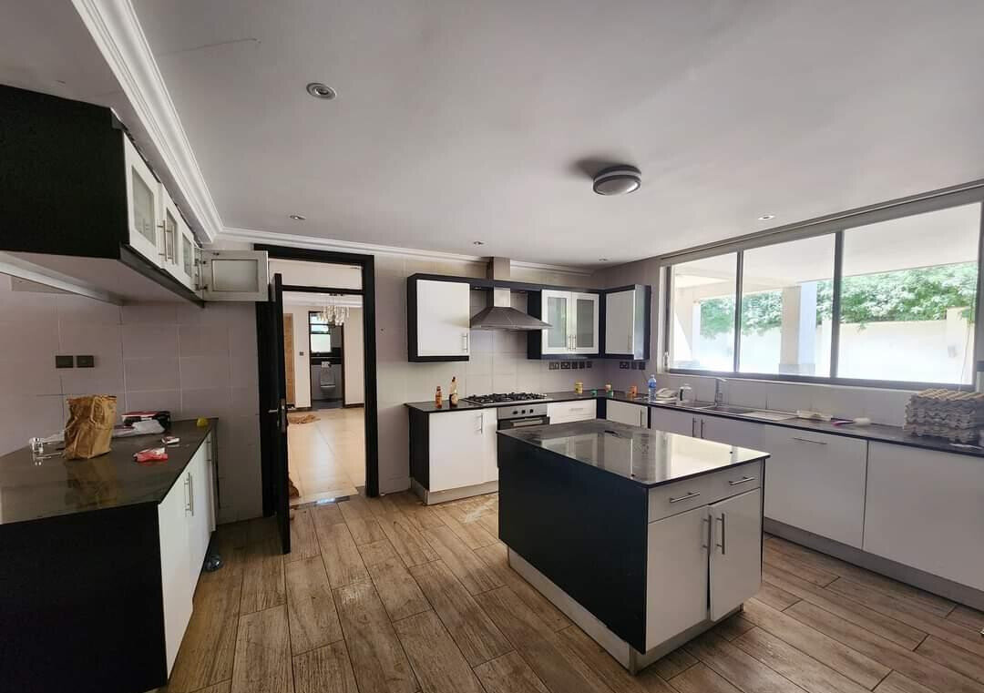 5-Ensuite Townhouse with Shared Pool & Staff Quarters - Lavington