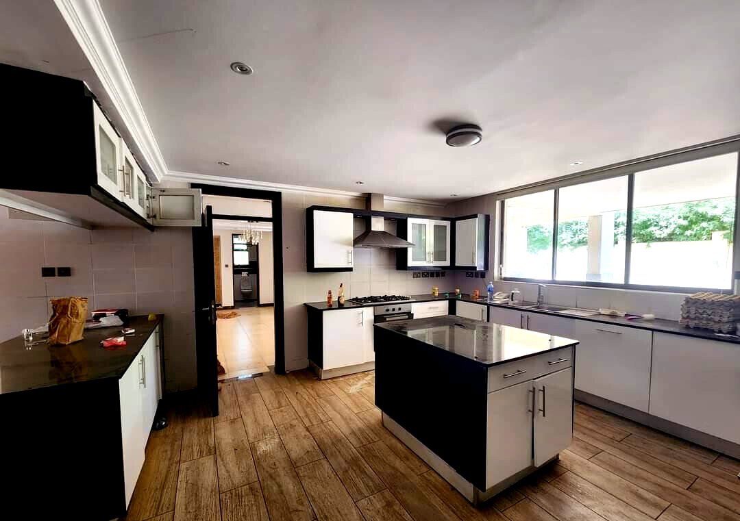 5-Ensuite Townhouse with Shared Pool & Staff Quarters - Lavington