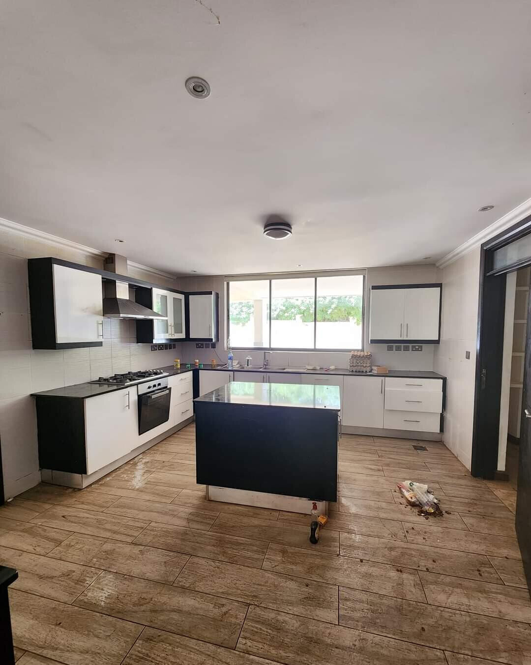 5-Ensuite Townhouse with Shared Pool & Staff Quarters - Lavington