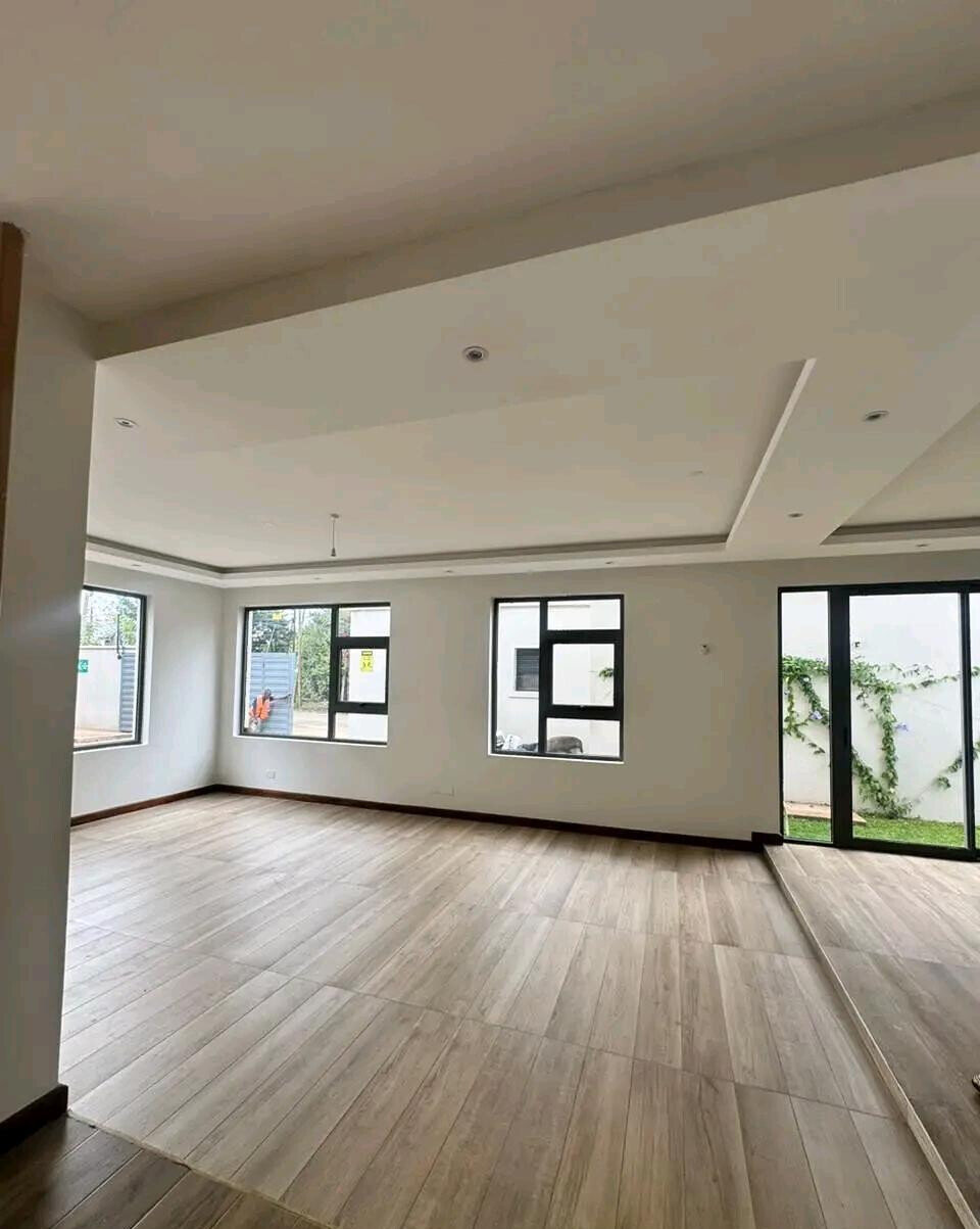 6-Ensuite Townhouse with Rooftop Terrace & DSQ - Lavington