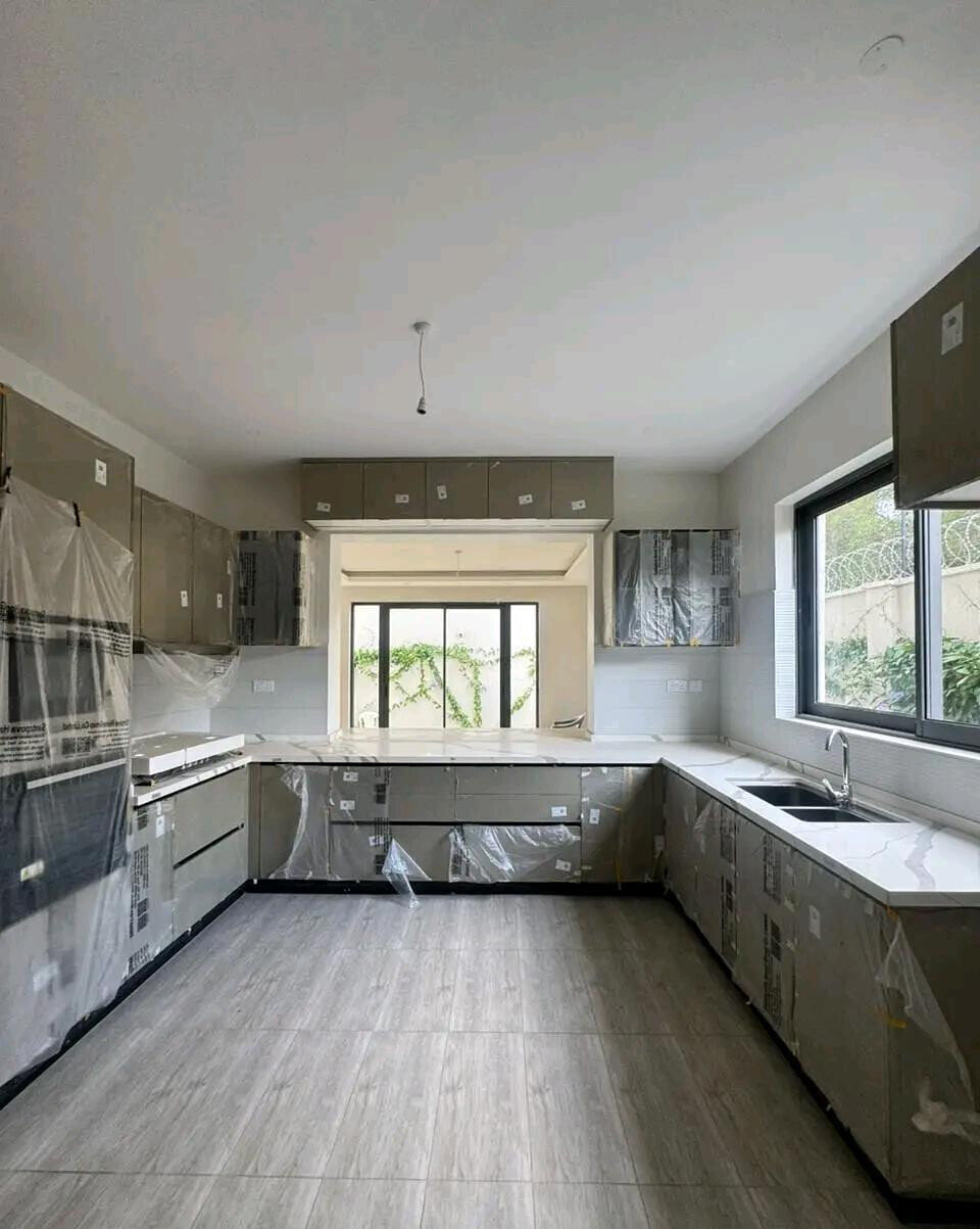 6-Ensuite Townhouse with Rooftop Terrace & DSQ - Lavington