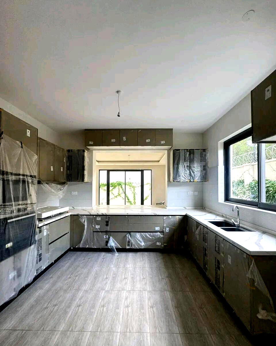 6-Ensuite Townhouse with Rooftop Terrace & DSQ - Lavington