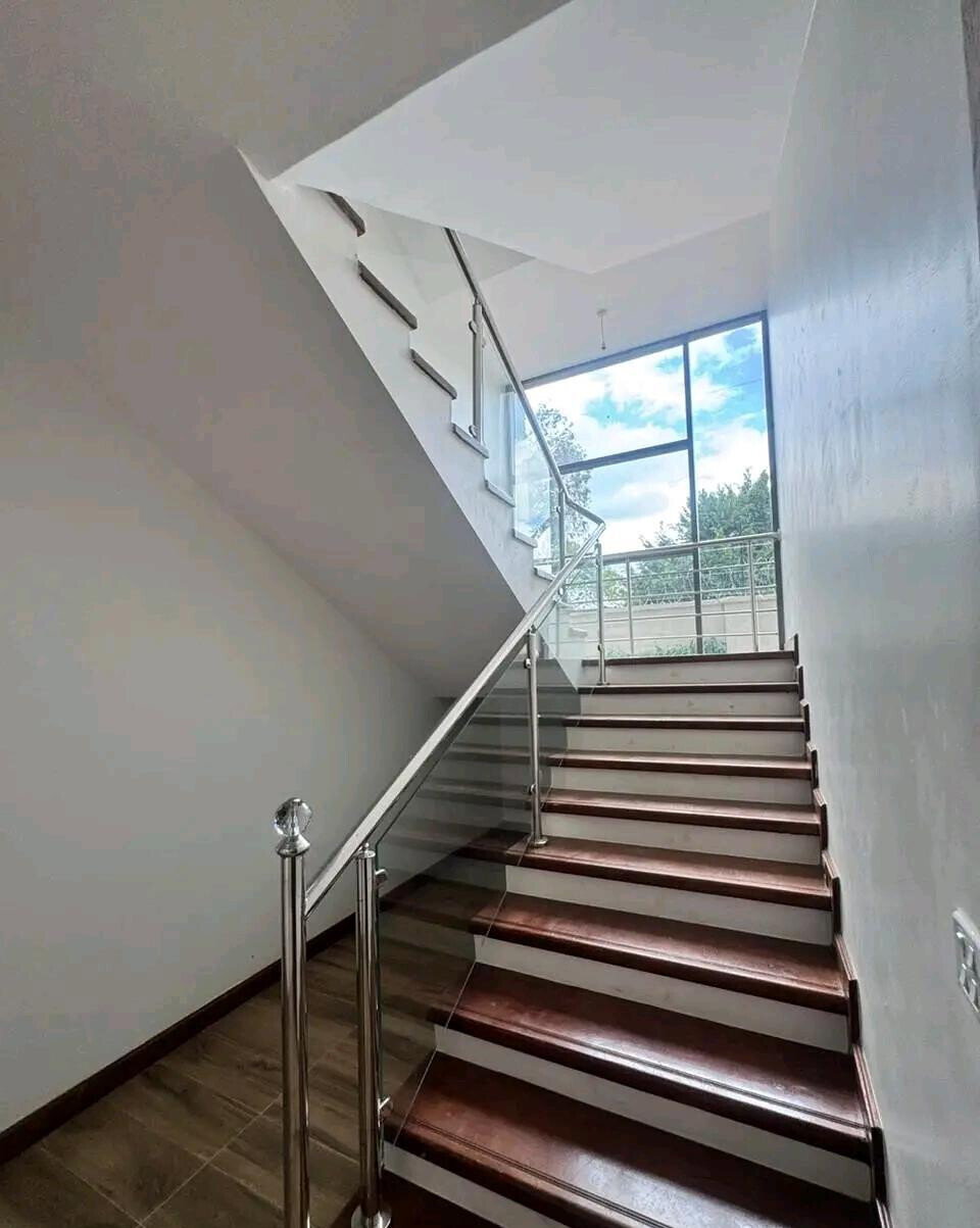 6-Ensuite Townhouse with Rooftop Terrace & DSQ - Lavington
