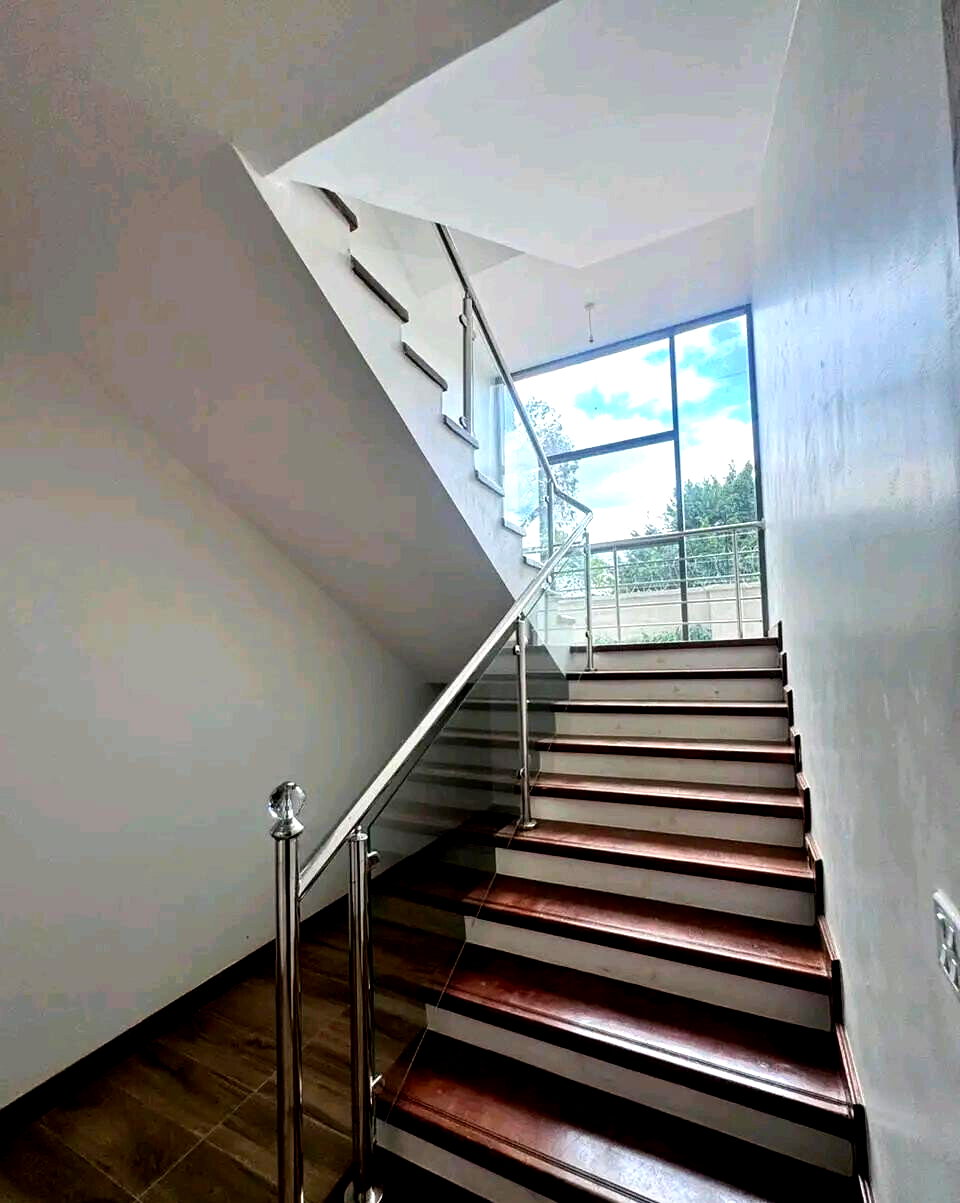 6-Ensuite Townhouse with Rooftop Terrace & DSQ - Lavington