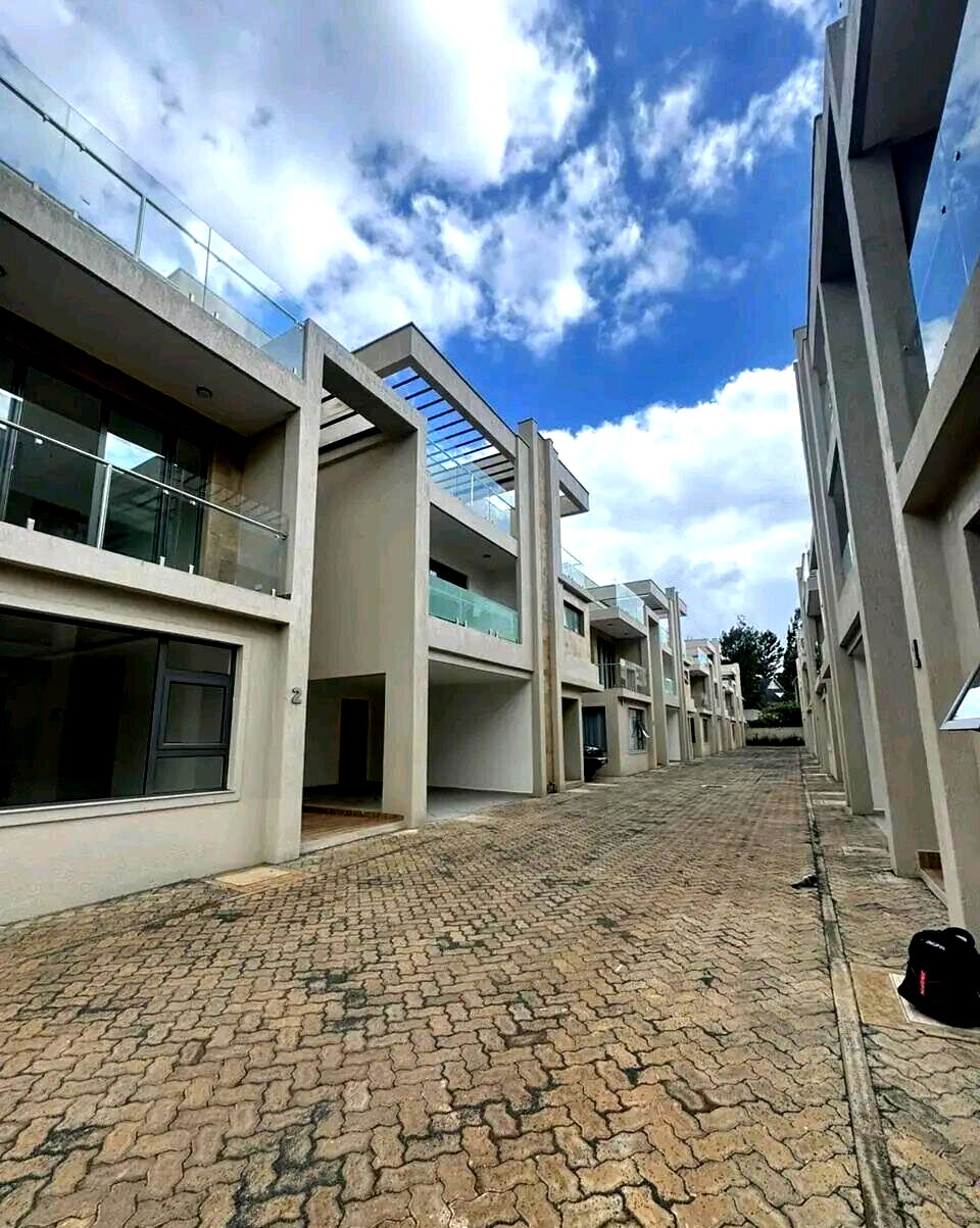 6-Ensuite Townhouse with Rooftop Terrace & DSQ - Lavington