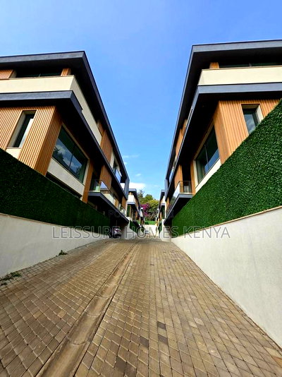 5bdrm Villa in Lavington for sale - Image 3