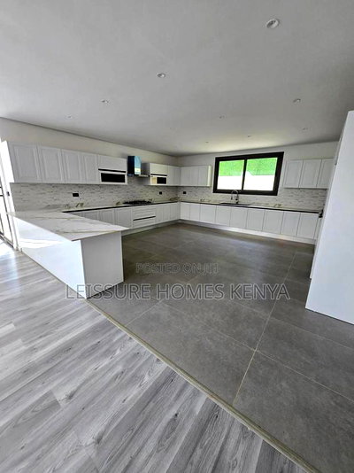 5bdrm Villa in Lavington for sale - Image 8