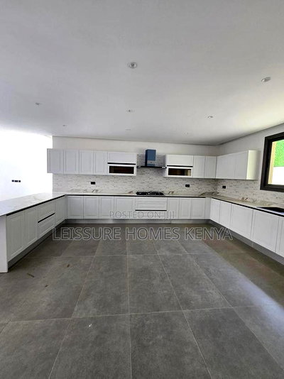 5bdrm Villa in Lavington for sale - Image 10